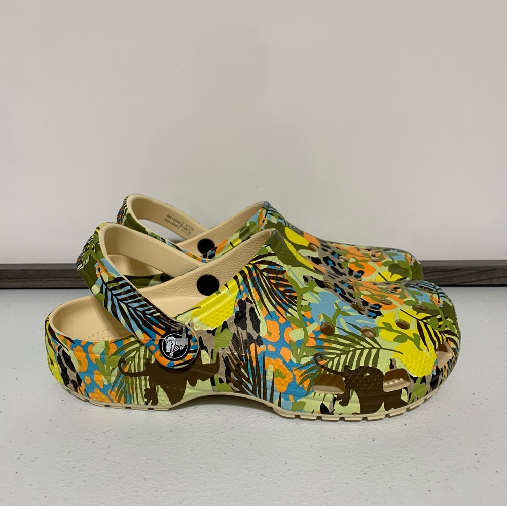 CROCS Classic Far Out Clogs-Size J6 NWT